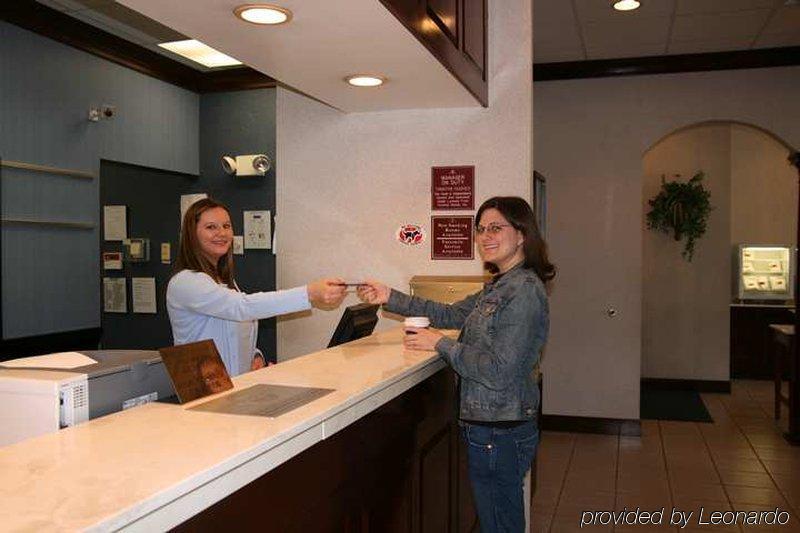 Hampton Inn Roxboro מראה פנימי תמונה